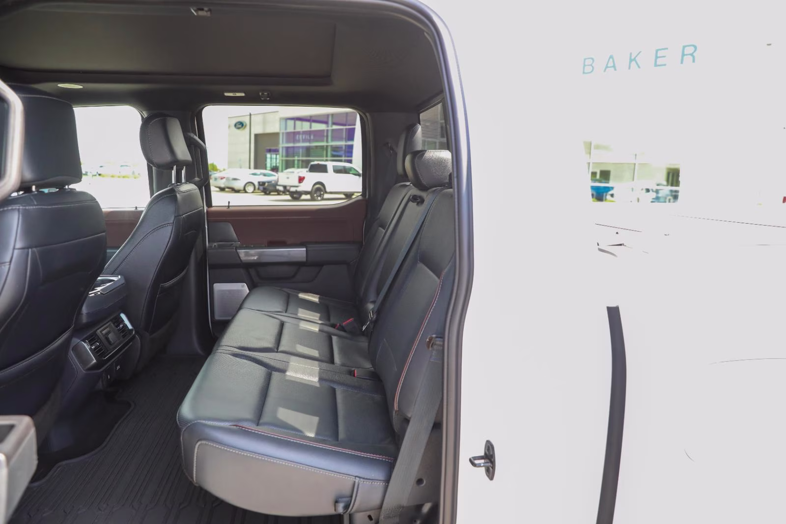 2023 Oxford White Ford F-150 LARIAT 4X4 Truck