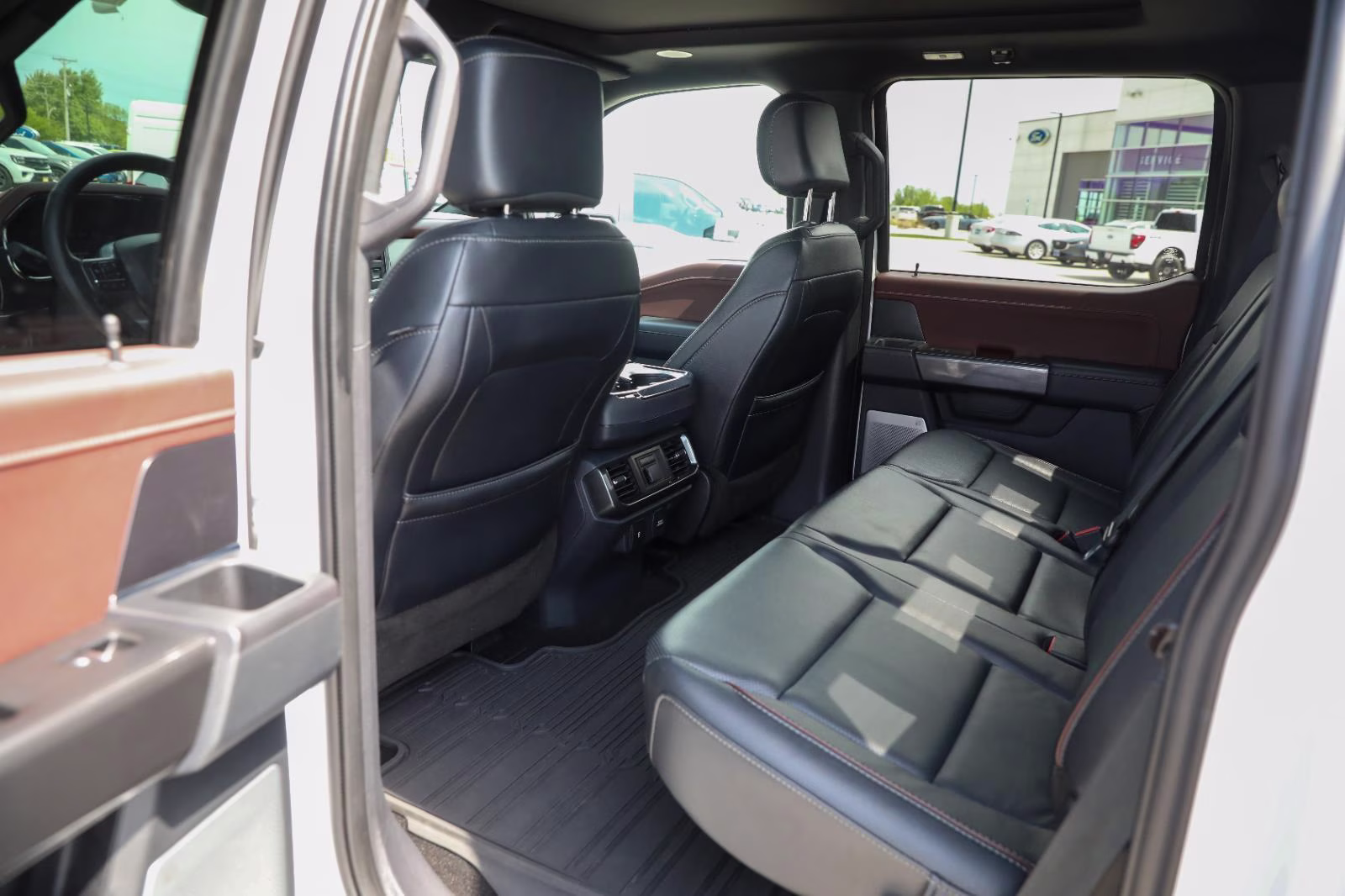2023 Oxford White Ford F-150 LARIAT 4X4 Truck