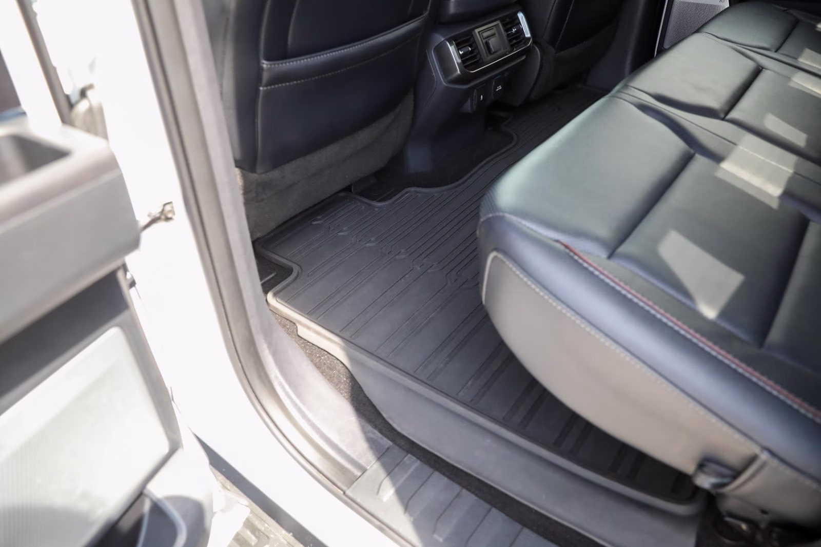 2023 Oxford White Ford F-150 LARIAT 4X4 Truck