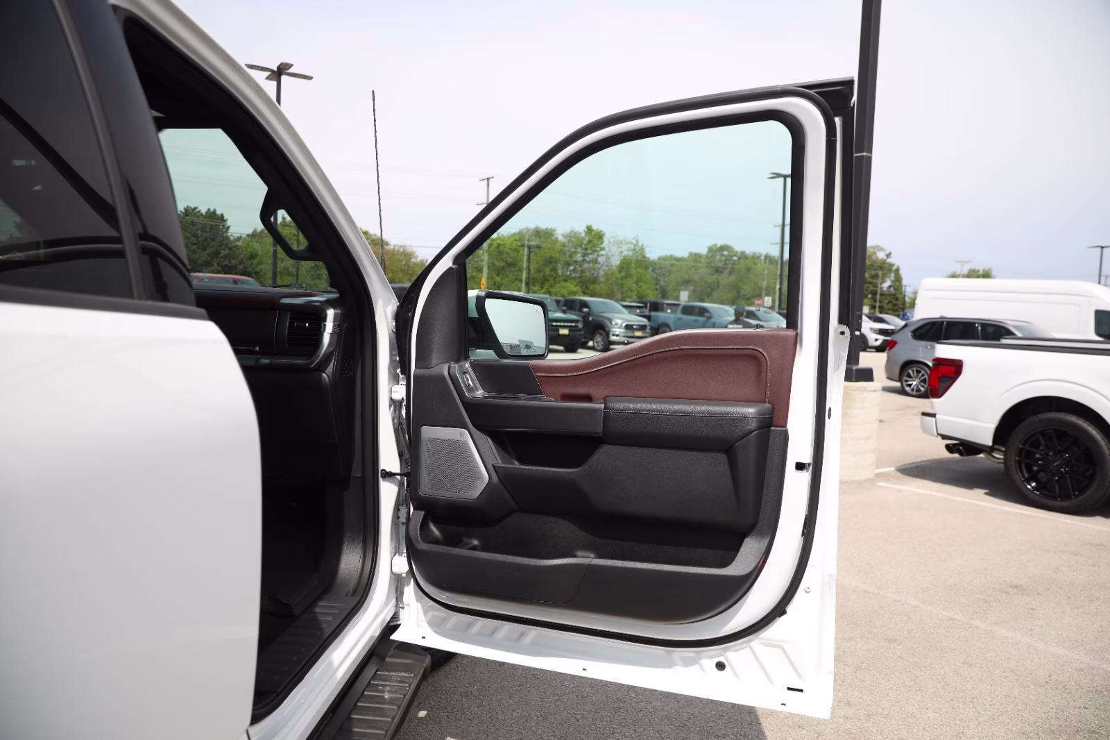 2023 Oxford White Ford F-150 LARIAT 4X4 Truck