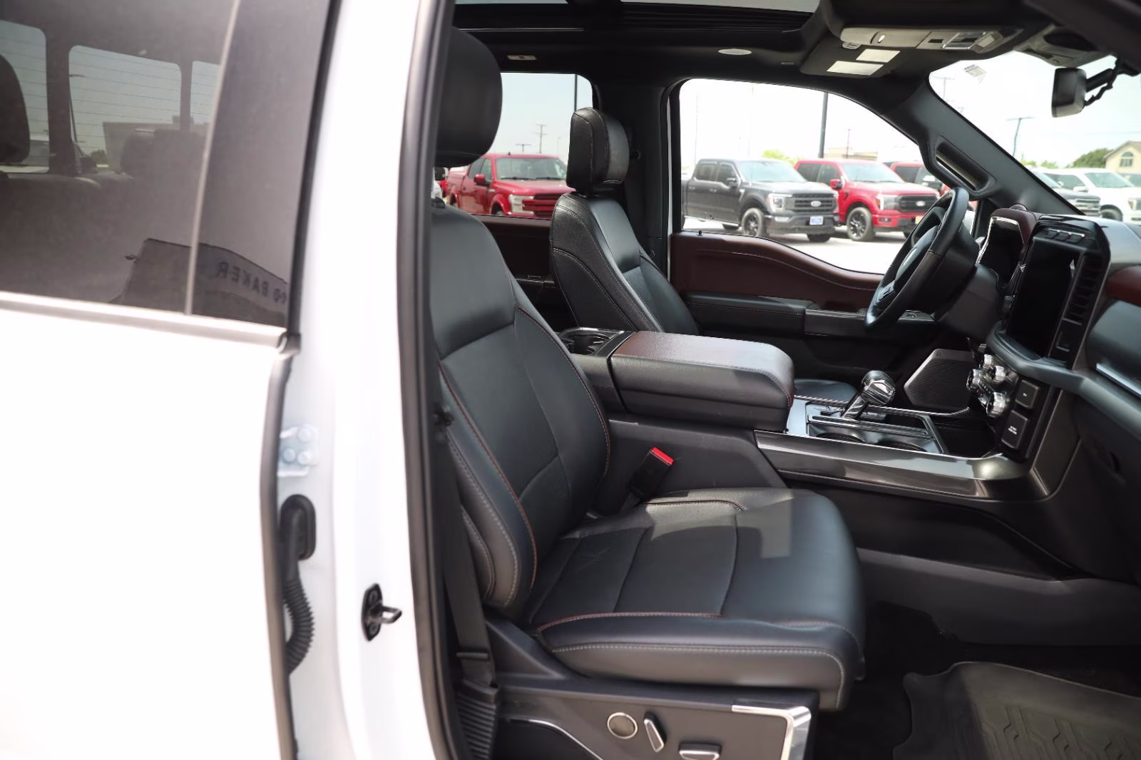 2023 Oxford White Ford F-150 LARIAT 4X4 Truck