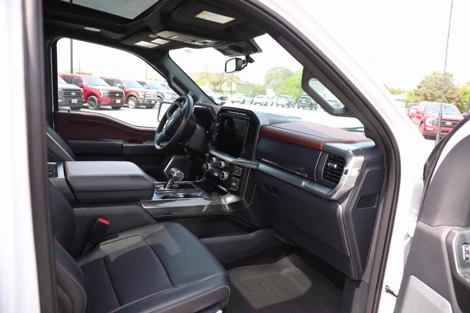 2023 Oxford White Ford F-150 LARIAT 4X4 Truck