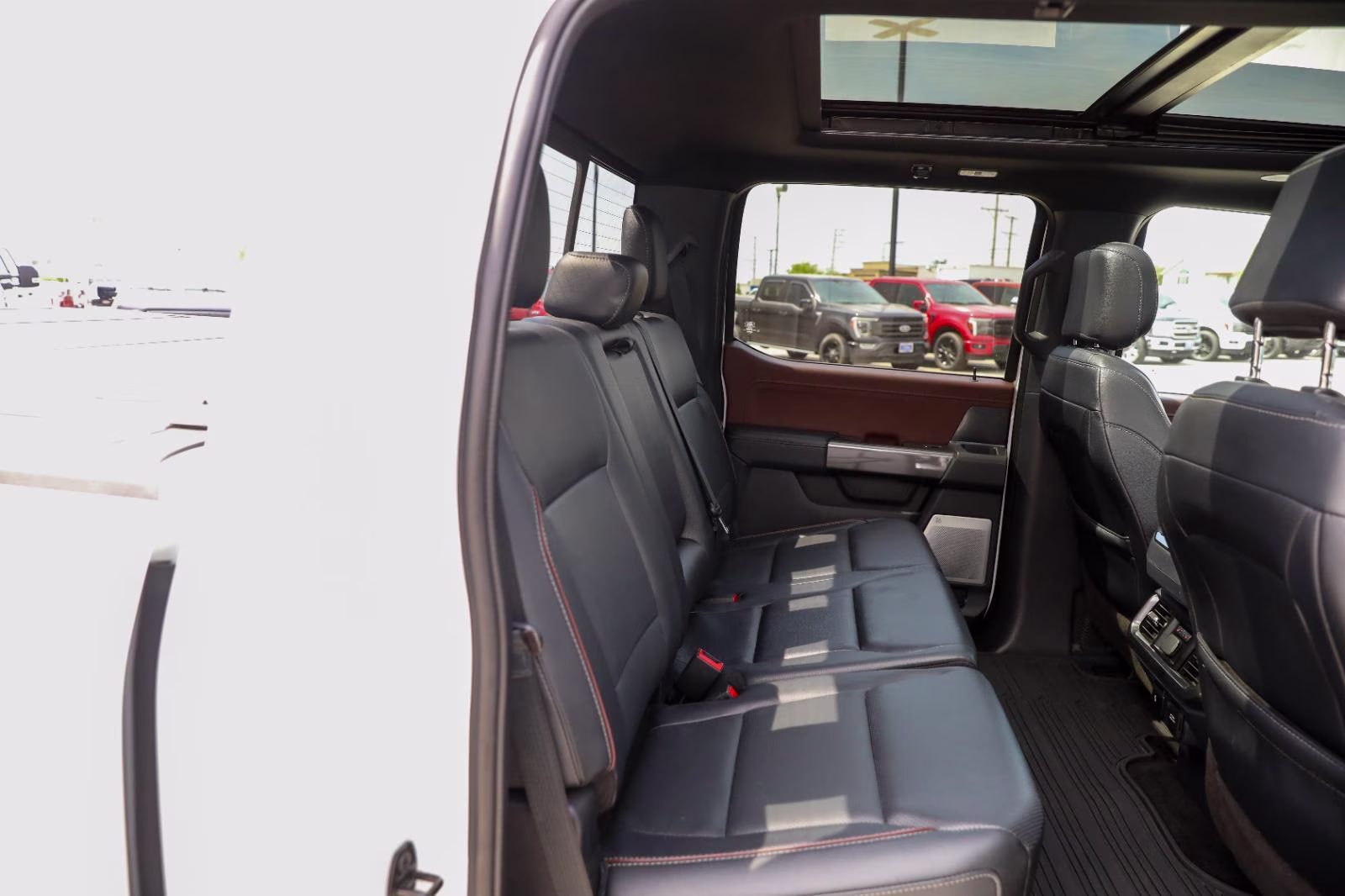 2023 Oxford White Ford F-150 LARIAT 4X4 Truck