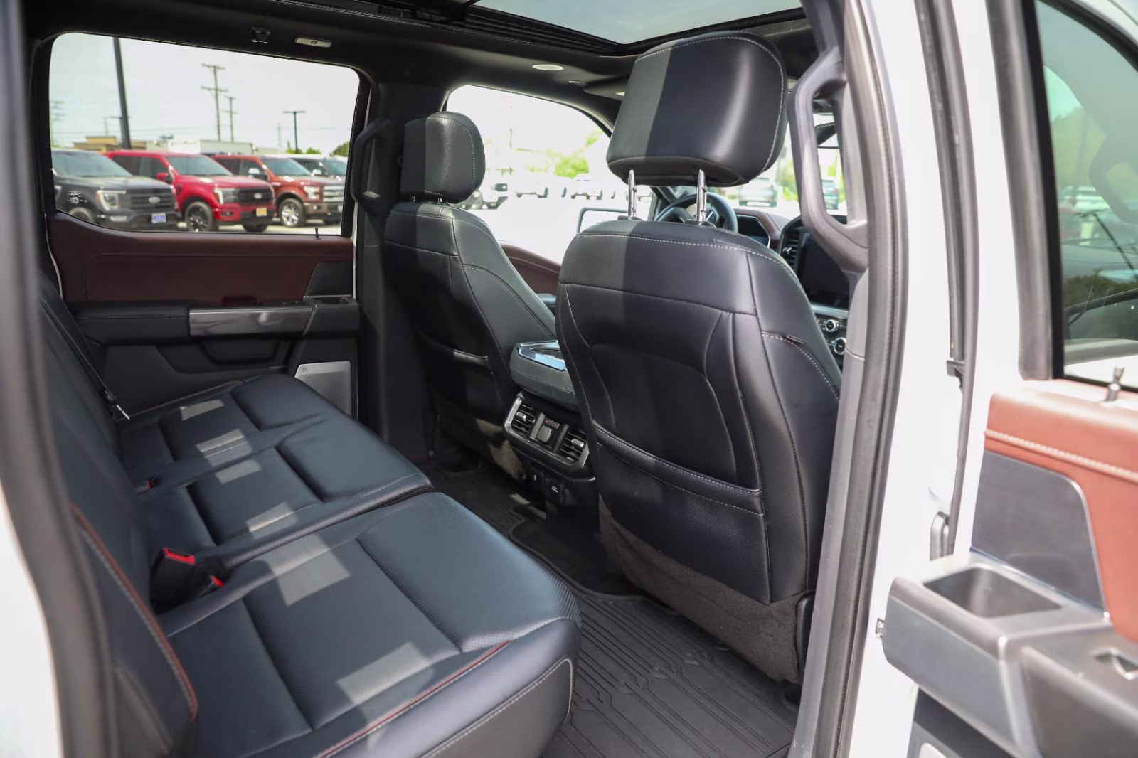 2023 Oxford White Ford F-150 LARIAT 4X4 Truck