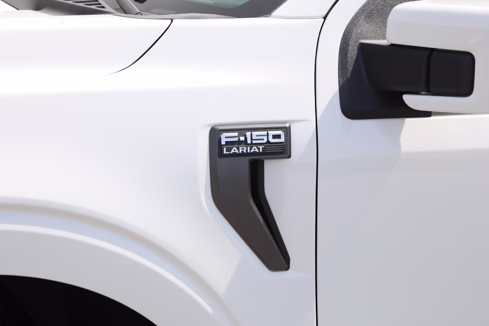 2023 Oxford White Ford F-150 LARIAT 4X4 Truck
