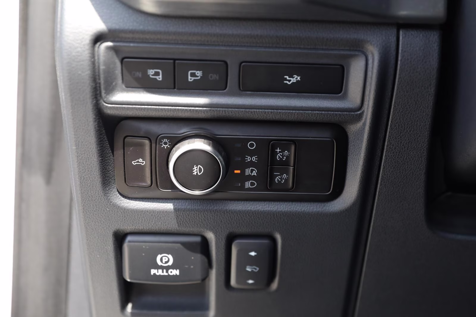 2023 Oxford White Ford F-150 LARIAT 4X4 Truck