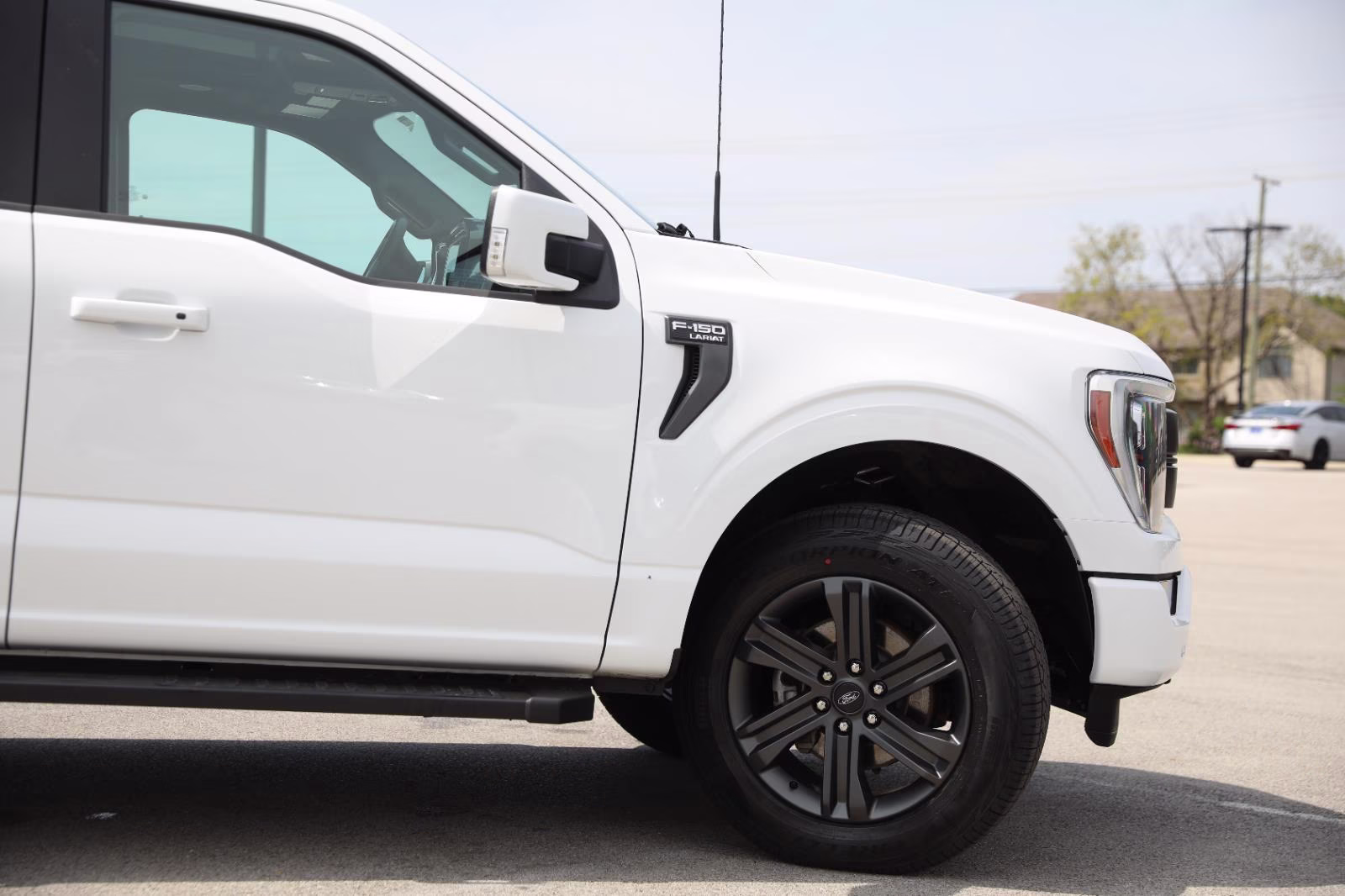 2023 Oxford White Ford F-150 LARIAT 4X4 Truck