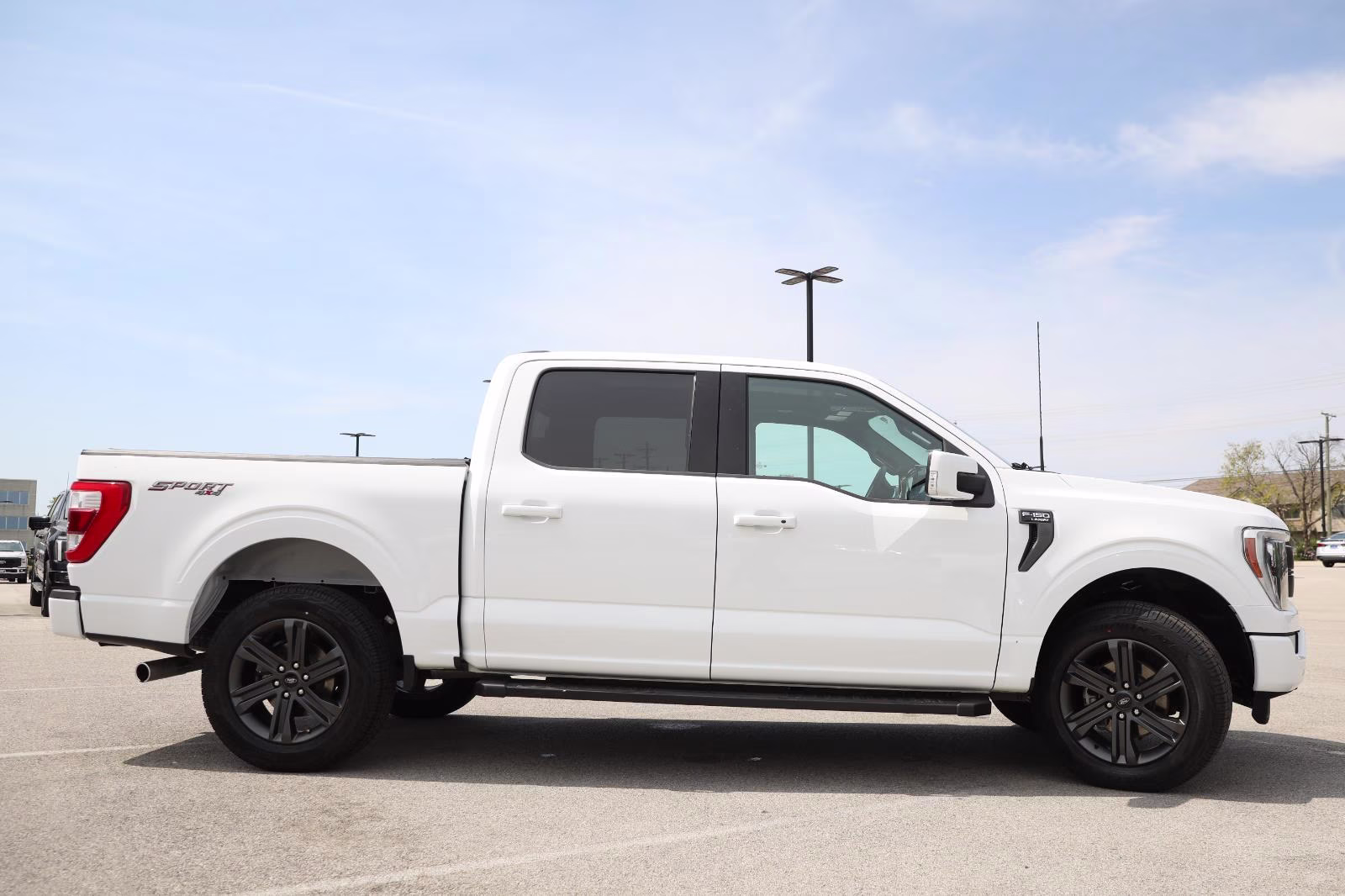 2023 Oxford White Ford F-150 LARIAT 4X4 Truck