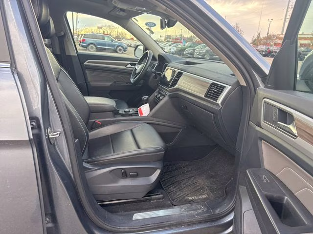 2022 Silver Volkswagen Atlas SEL AWD SUV