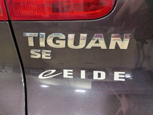 2016 Gray Metallic Volkswagen Tiguan SE AWD SUV