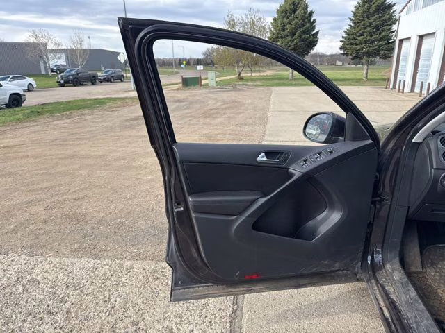 2016 Gray Volkswagen Tiguan SE AWD SUV