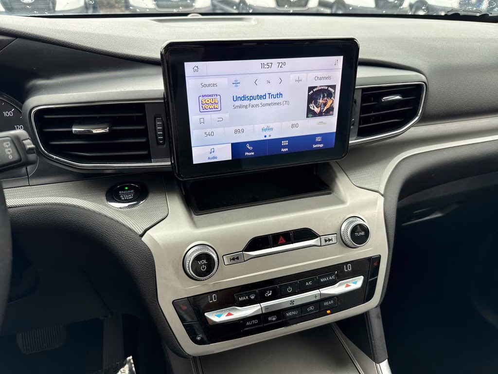 2021 Star White Metallic Tri-Coat Ford Explorer XLT RWD SUV