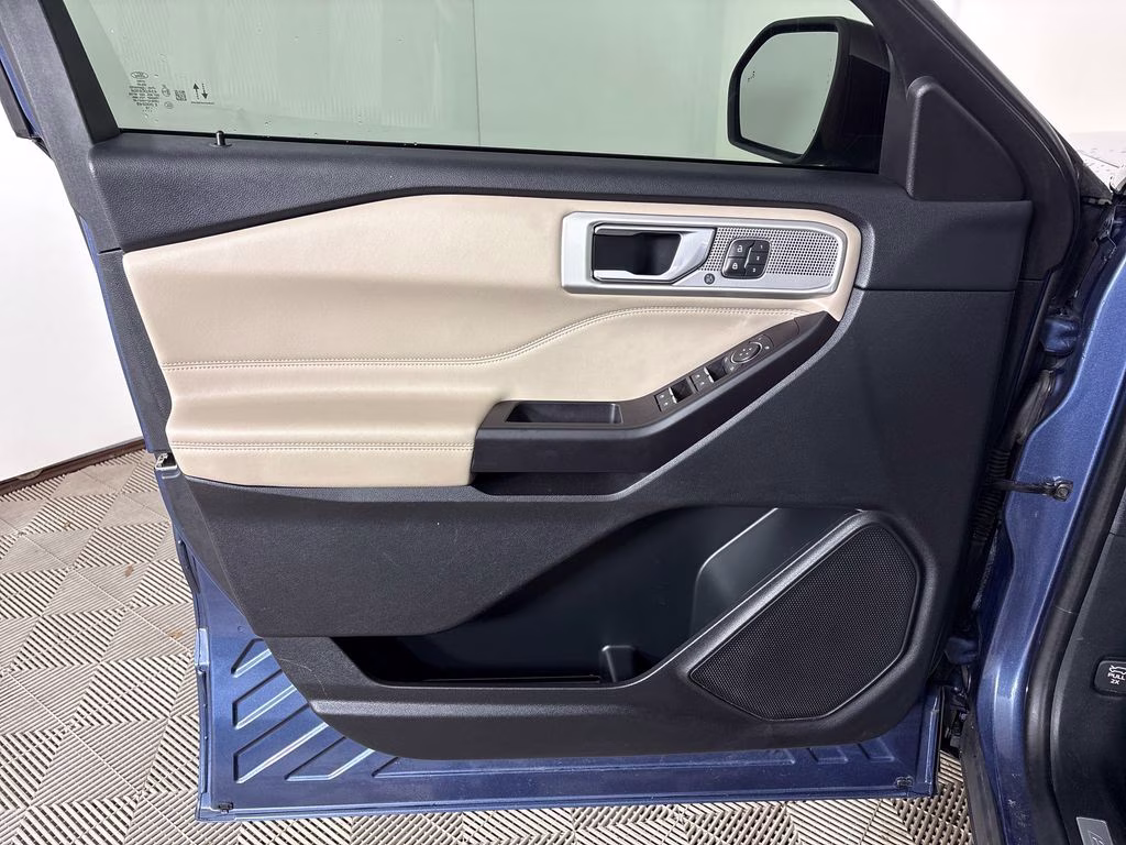 2020 Blue Metallic Ford Explorer Limited RWD SUV