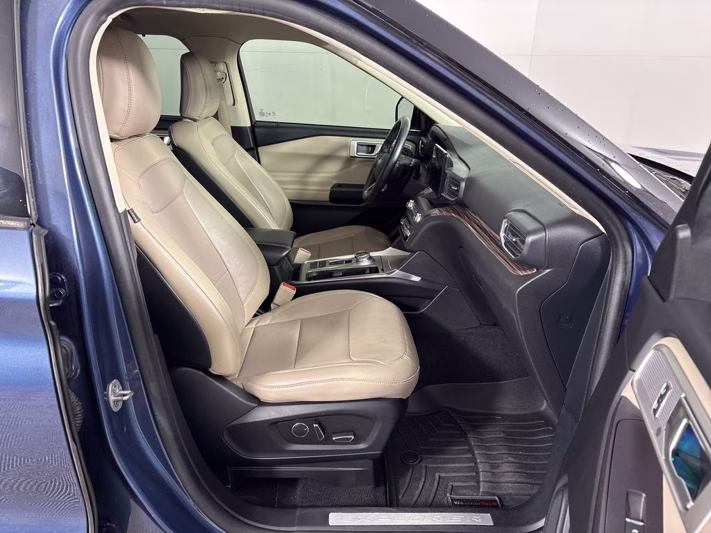 2020 Blue Metallic Ford Explorer Limited RWD SUV