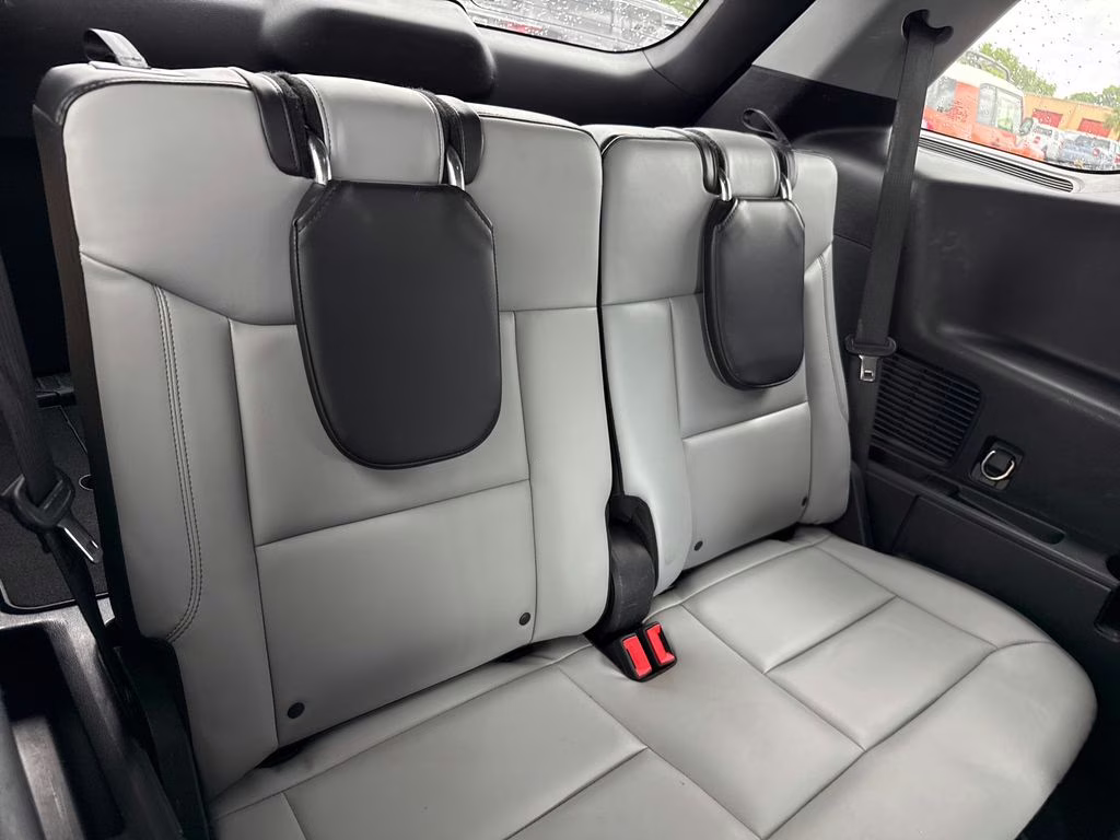 2021 Star White Metallic Tri-Coat Ford Explorer XLT RWD SUV