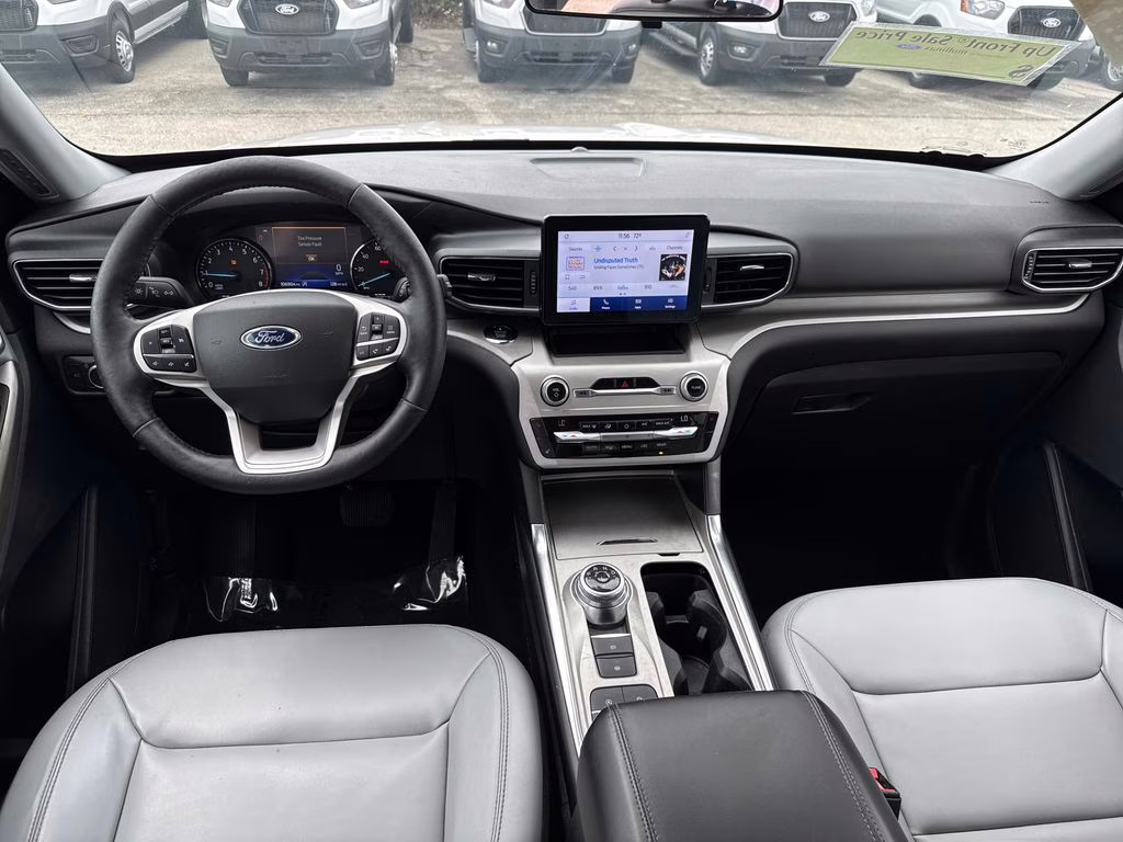 2021 Star White Metallic Tri-Coat Ford Explorer XLT RWD SUV