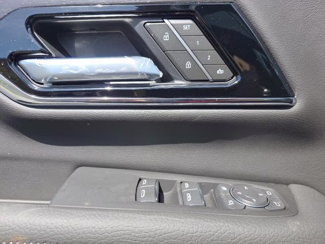 2026 Summit White GMC Yukon XL Denali 4X4 SUV