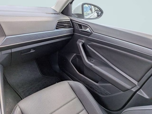 2024 Opal White Pearl Volkswagen Jetta 1.5T SE FWD Sedan