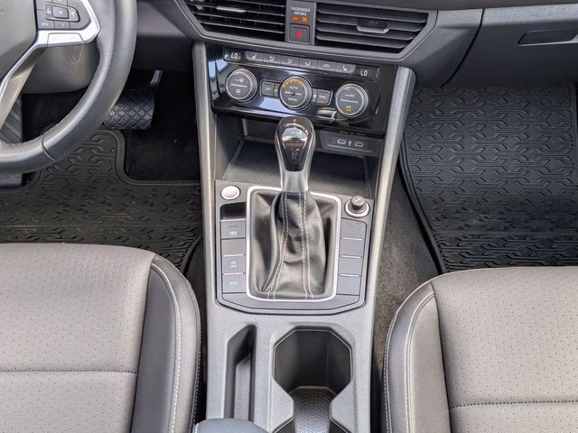 2024 Opal White Pearl Volkswagen Jetta 1.5T SE FWD Sedan