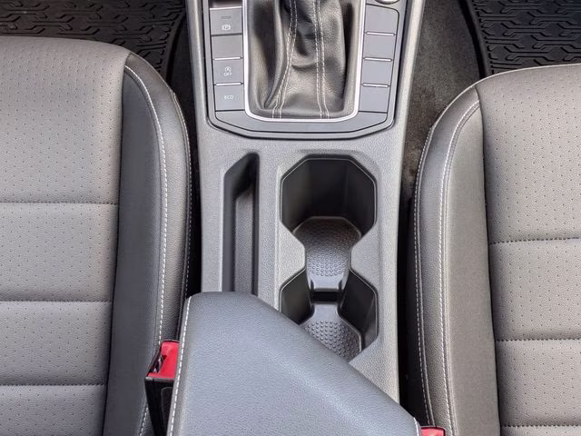 2024 Opal White Pearl Volkswagen Jetta 1.5T SE FWD Sedan