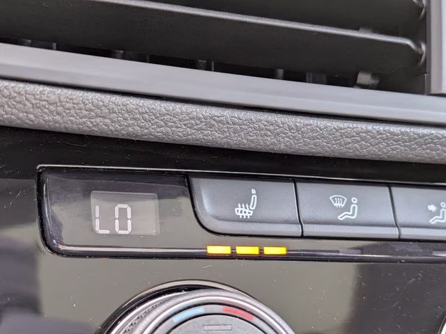 2024 Opal White Pearl Volkswagen Jetta 1.5T SE FWD Sedan