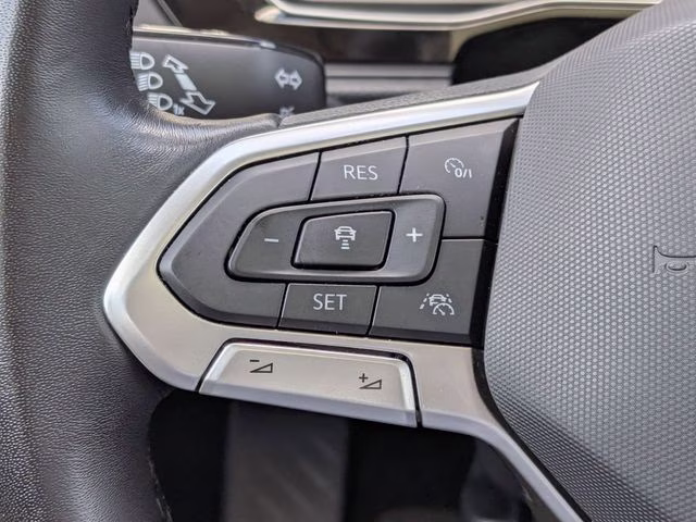 2024 Opal White Pearl Volkswagen Jetta 1.5T SE FWD Sedan