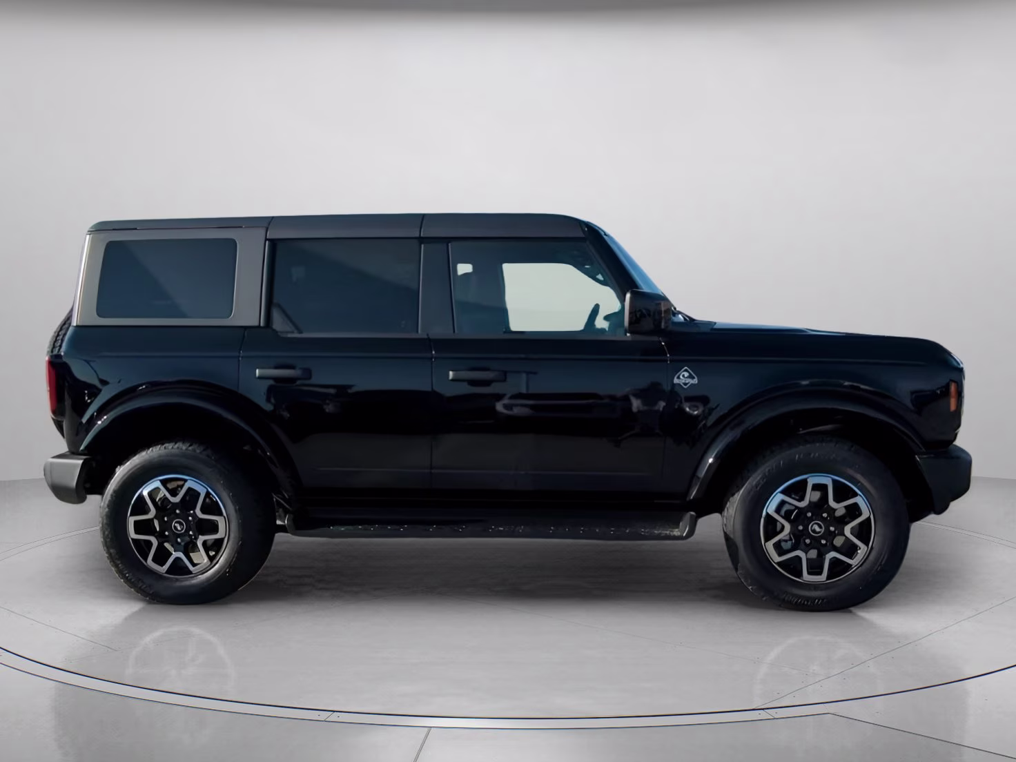 2026 Shadow Black Ford Bronco Outer Banks 4X4 Convertible