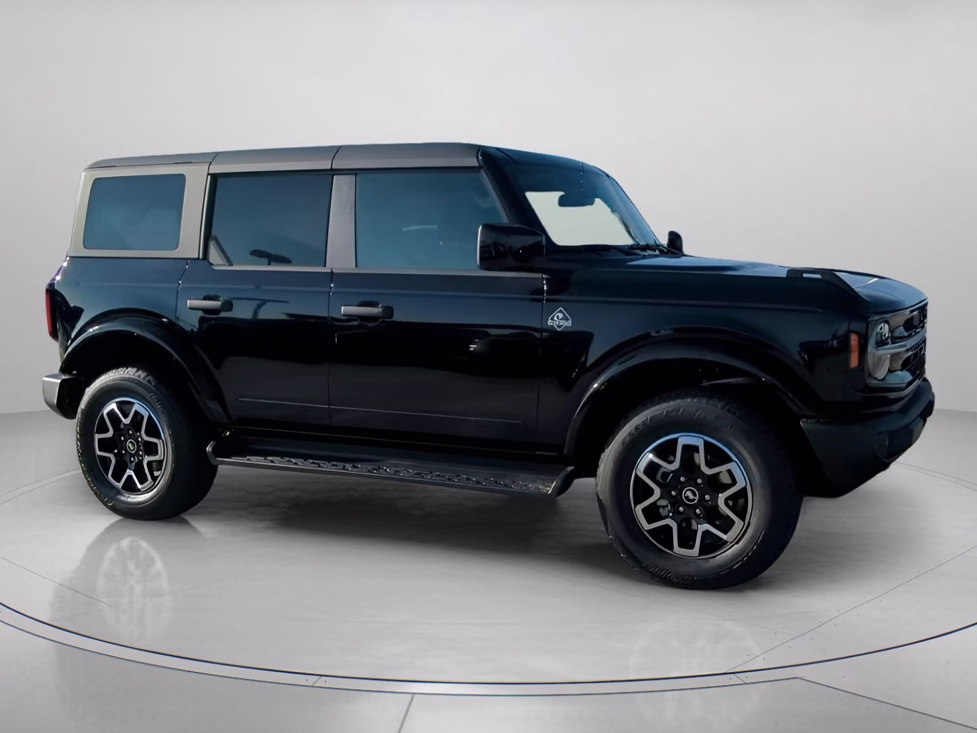 2026 Shadow Black Ford Bronco Outer Banks 4X4 Convertible
