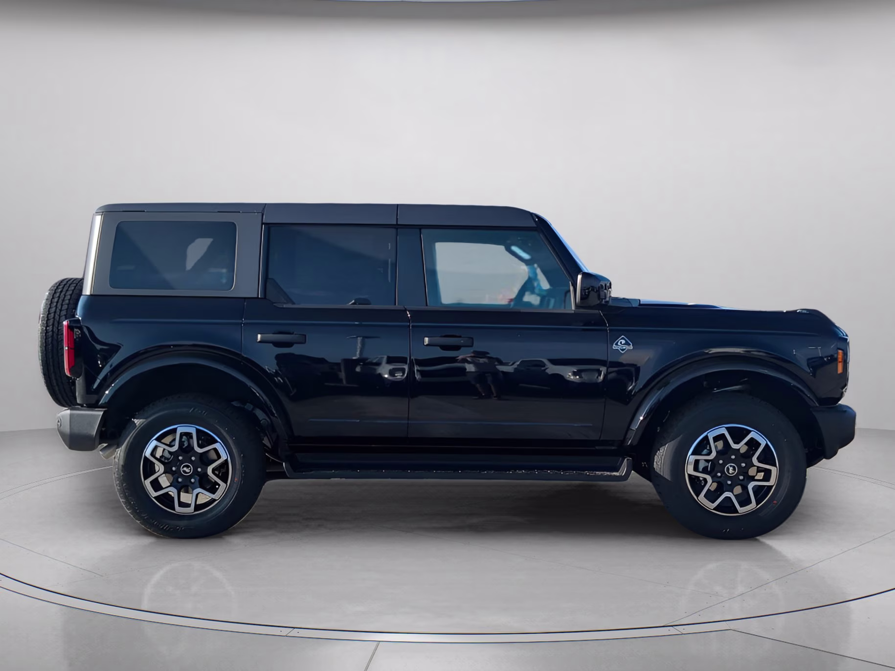 2026 Shadow Black Ford Bronco Outer Banks 4X4 Convertible