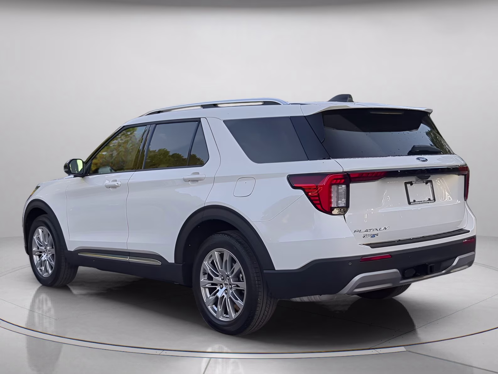 2026 Star White Metallic Tri-Coat Ford Explorer Platinum RWD SUV