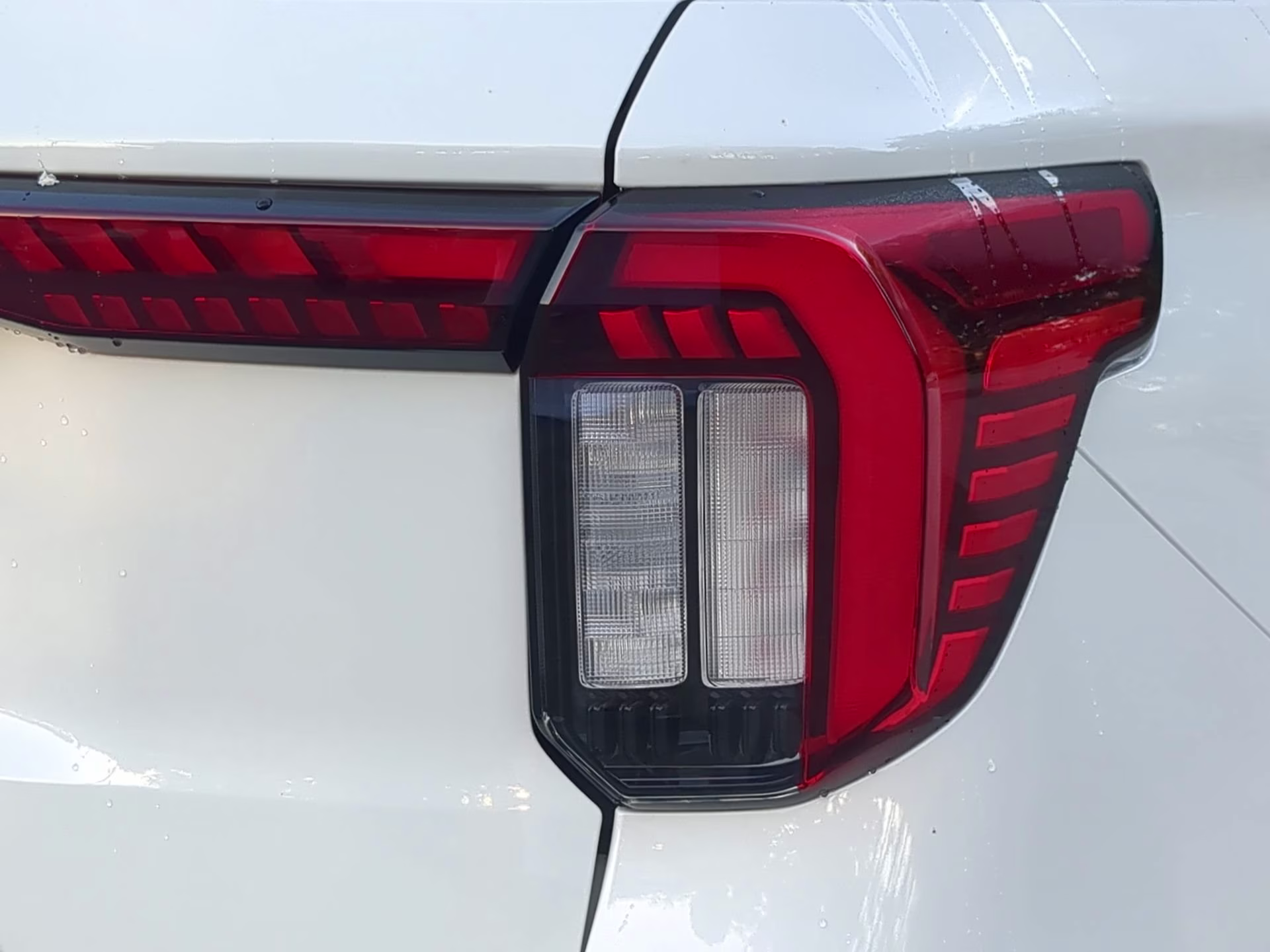 2026 Star White Metallic Tri-Coat Ford Explorer Platinum RWD SUV