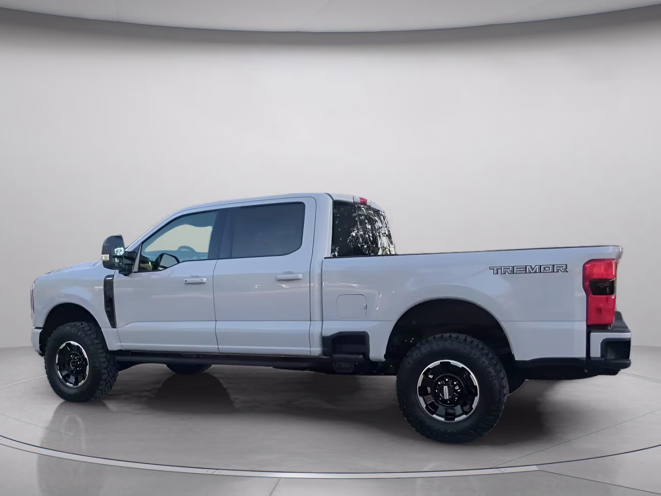 2026 Avalanche Ford Super Duty F-250 SRW LARIAT Crew Cab Pickup 4X4 Truck