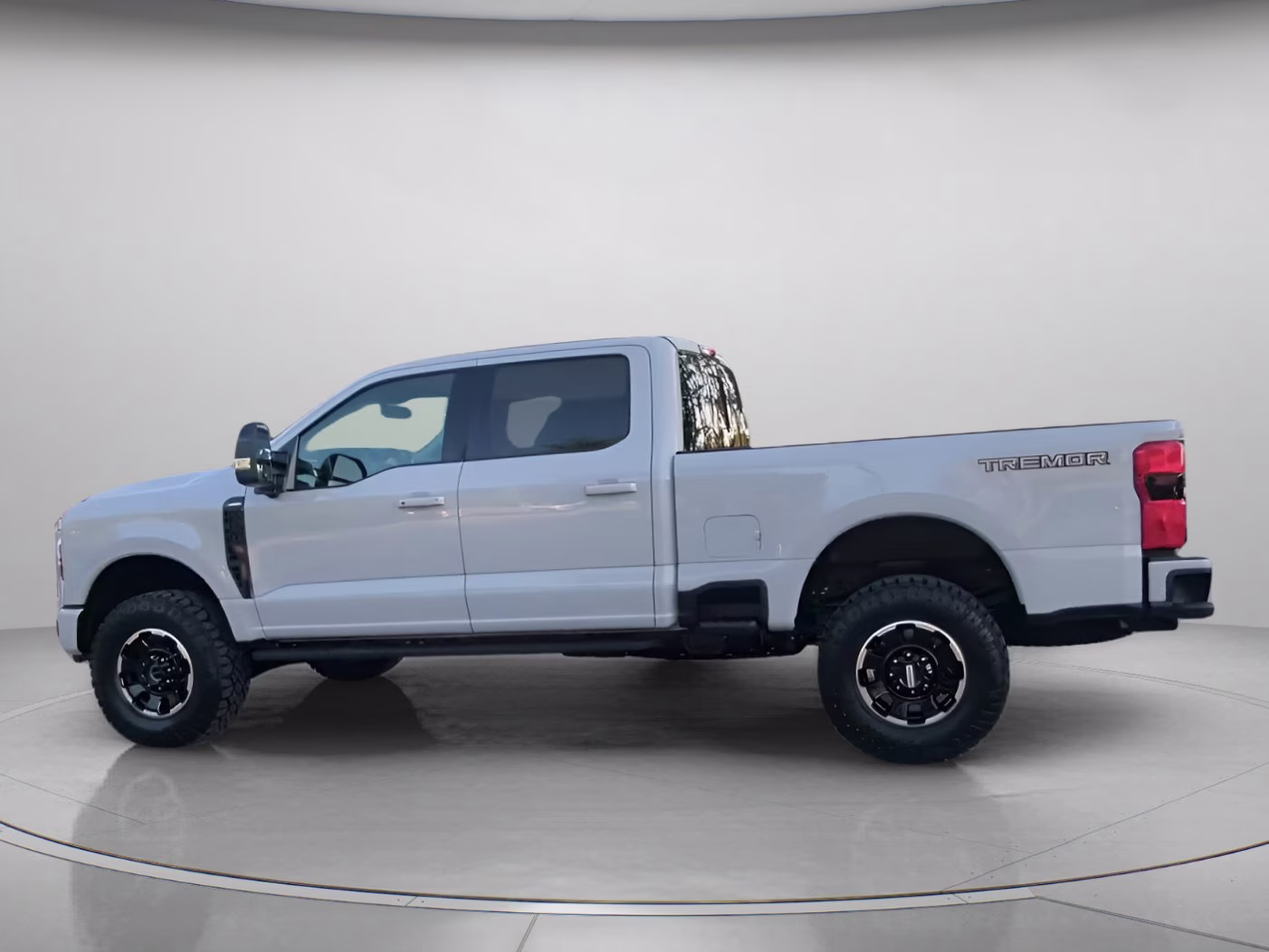 2026 Avalanche Ford Super Duty F-250 SRW LARIAT Crew Cab Pickup 4X4 Truck