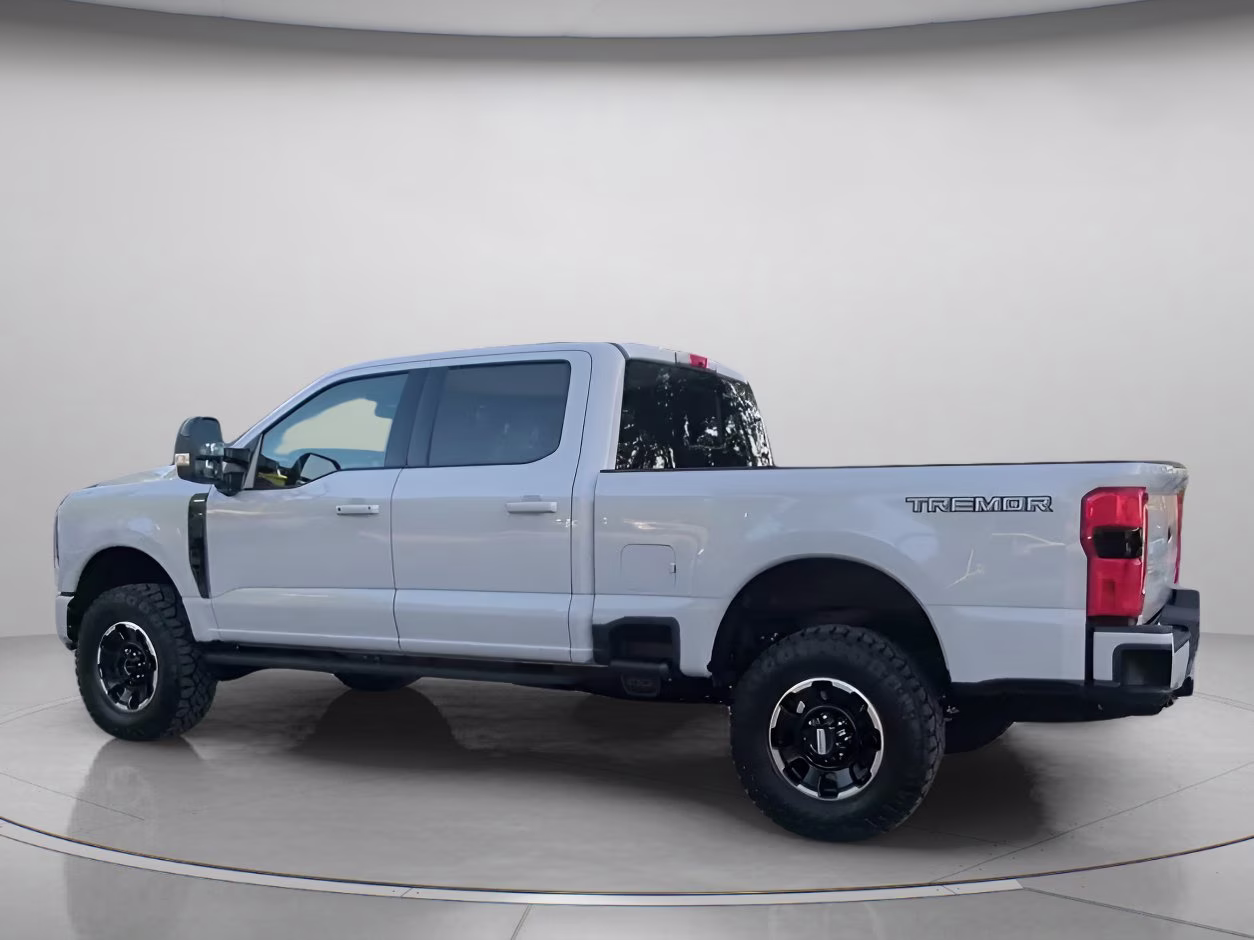 2026 Avalanche Ford Super Duty F-250 SRW LARIAT Crew Cab Pickup 4X4 Truck