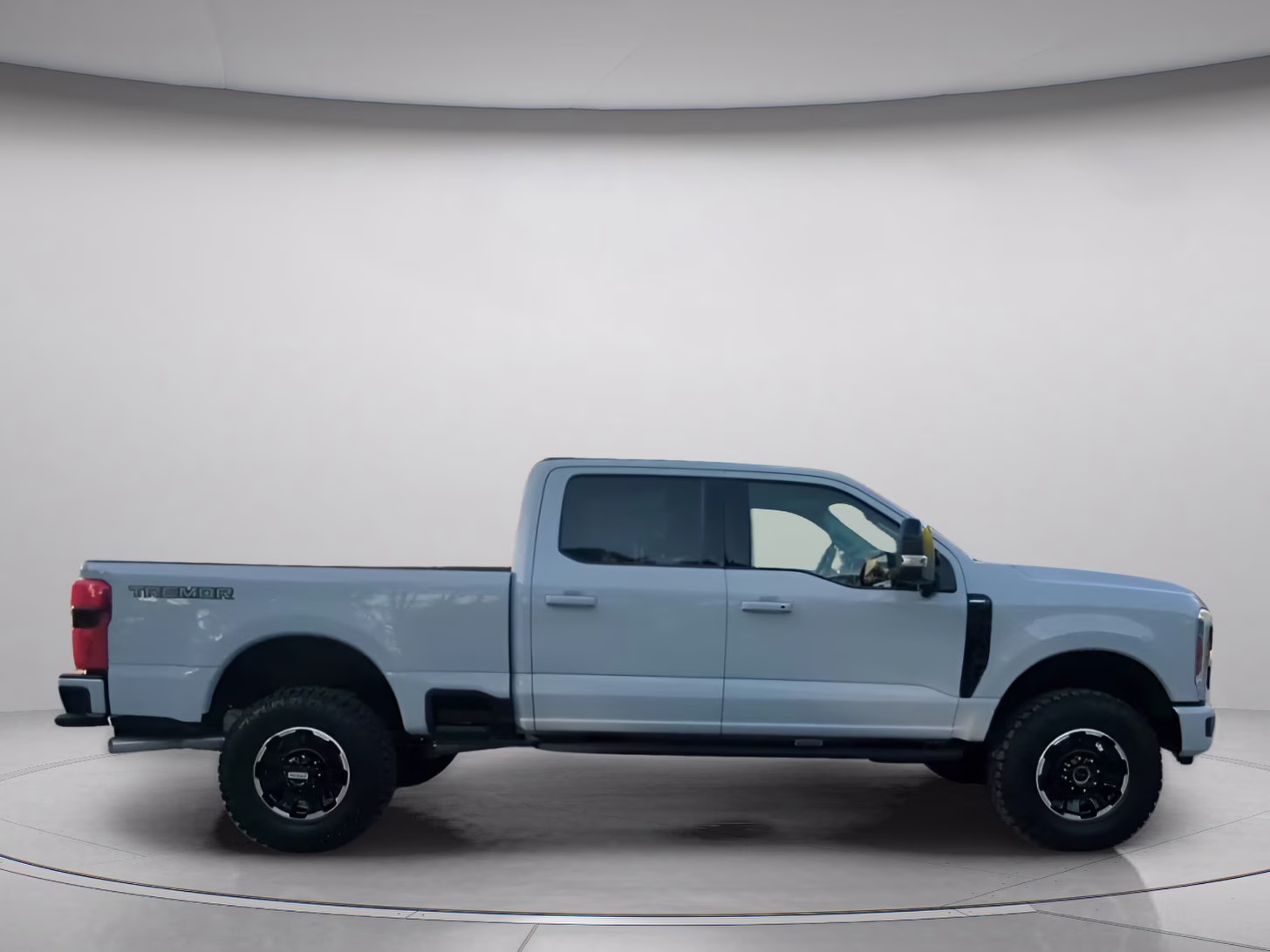 2026 Avalanche Ford Super Duty F-250 SRW LARIAT Crew Cab Pickup 4X4 Truck