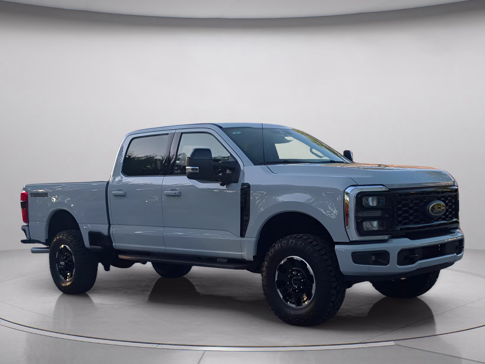 2026 Avalanche Ford Super Duty F-250 SRW LARIAT Crew Cab Pickup 4X4 Truck