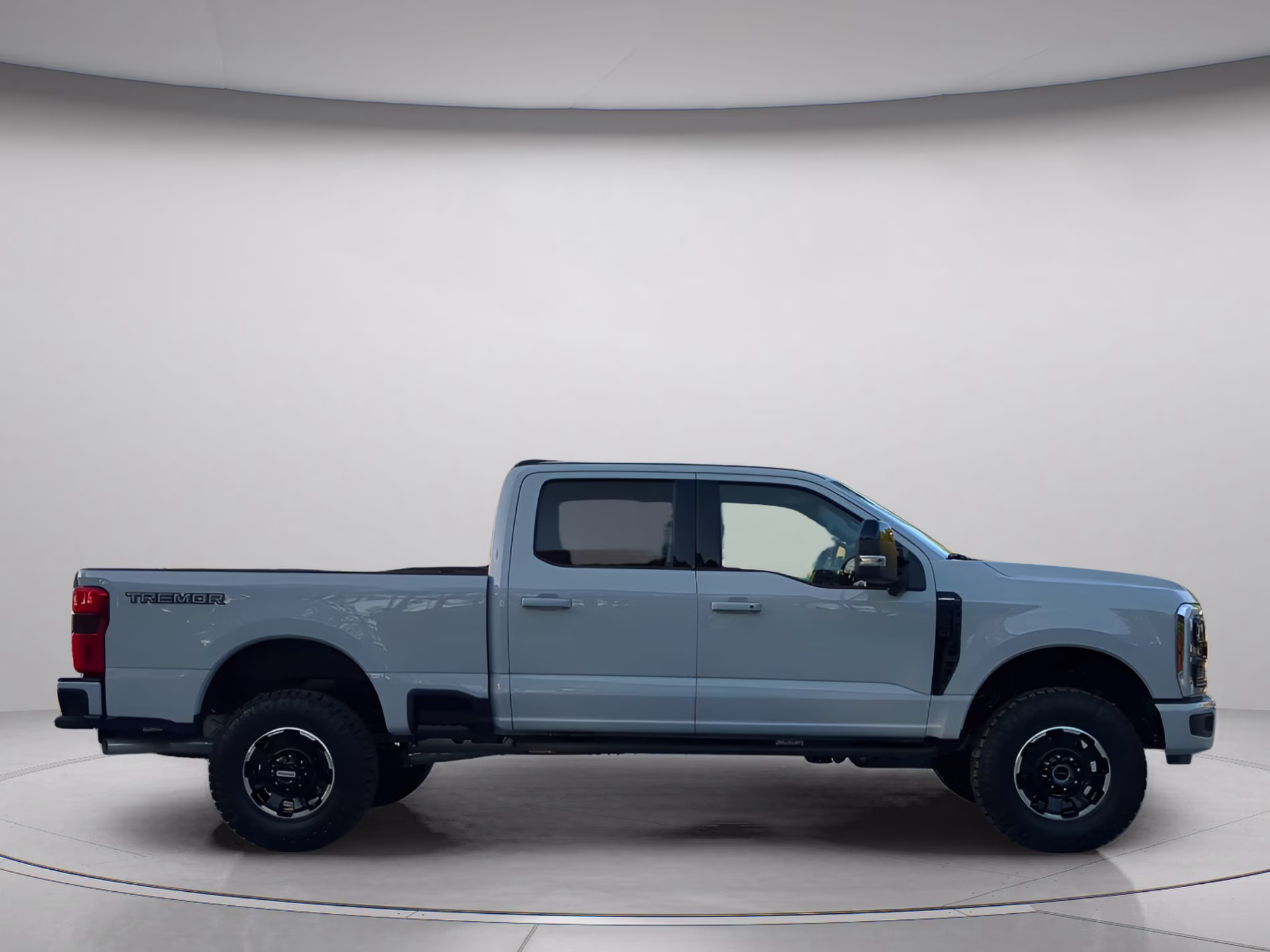 2026 Avalanche Ford Super Duty F-250 SRW LARIAT Crew Cab Pickup 4X4 Truck
