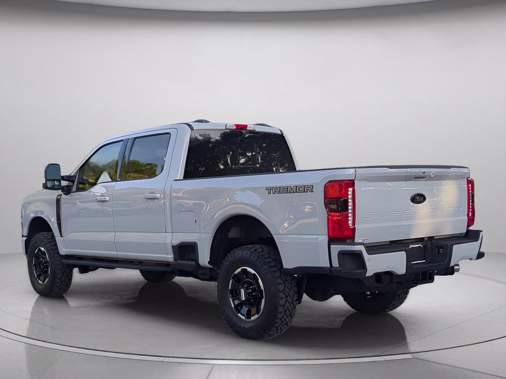 2026 Avalanche Ford Super Duty F-250 SRW LARIAT Crew Cab Pickup 4X4 Truck