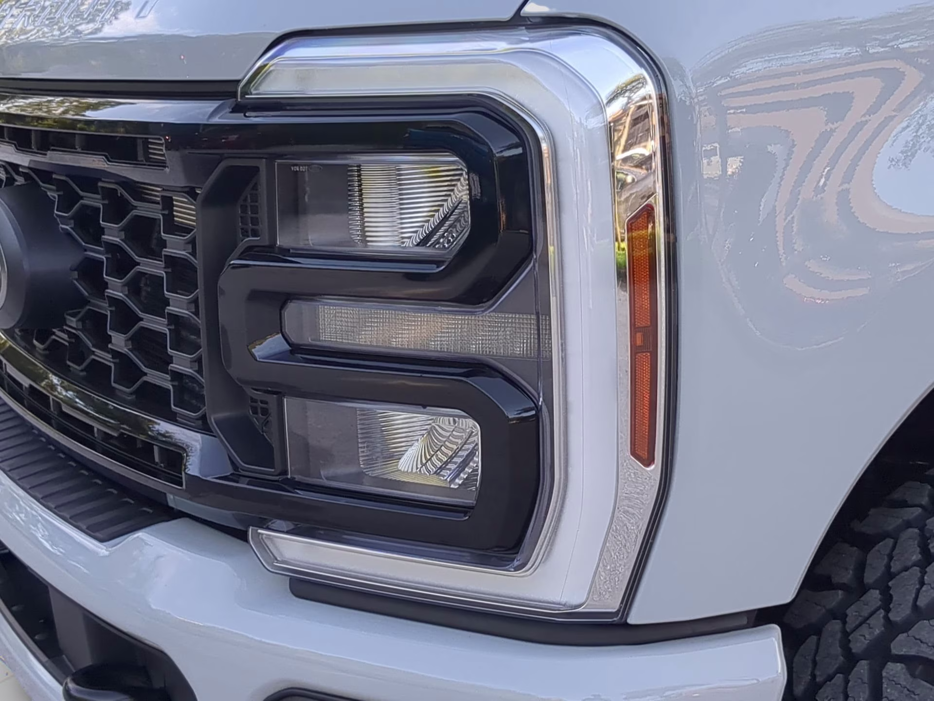 2026 Avalanche Ford Super Duty F-250 SRW LARIAT Crew Cab Pickup 4X4 Truck