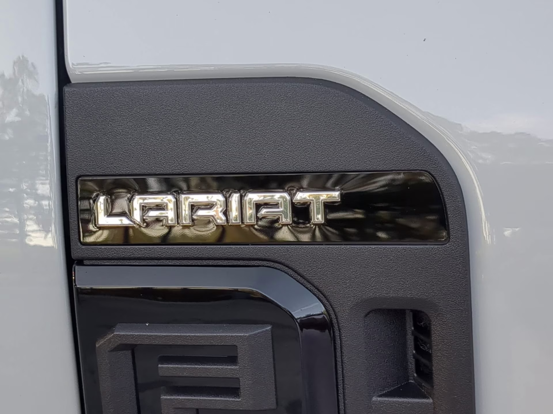 2026 Avalanche Ford Super Duty F-250 SRW LARIAT Crew Cab Pickup 4X4 Truck