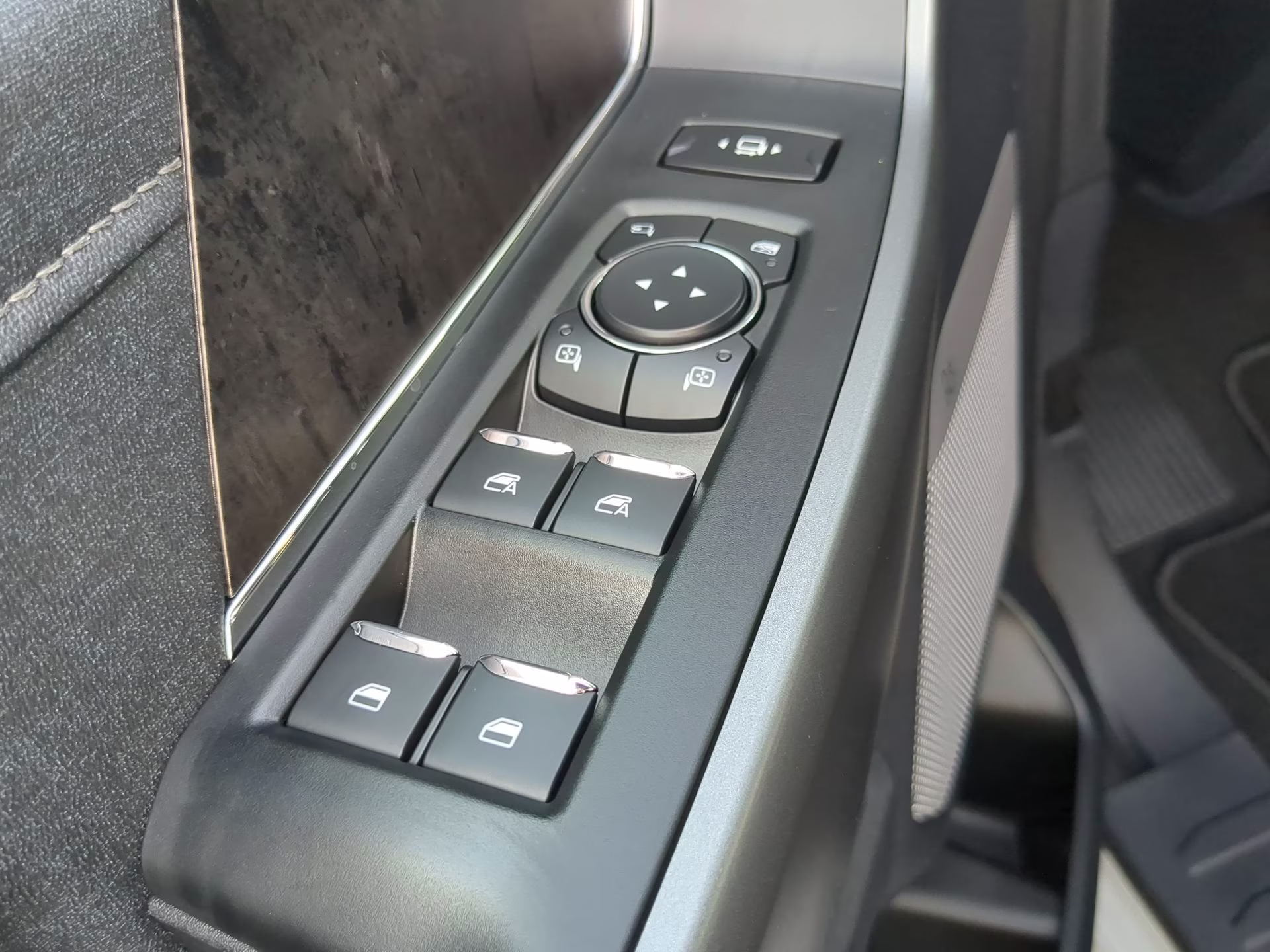 2026 Avalanche Ford Super Duty F-250 SRW LARIAT Crew Cab Pickup 4X4 Truck