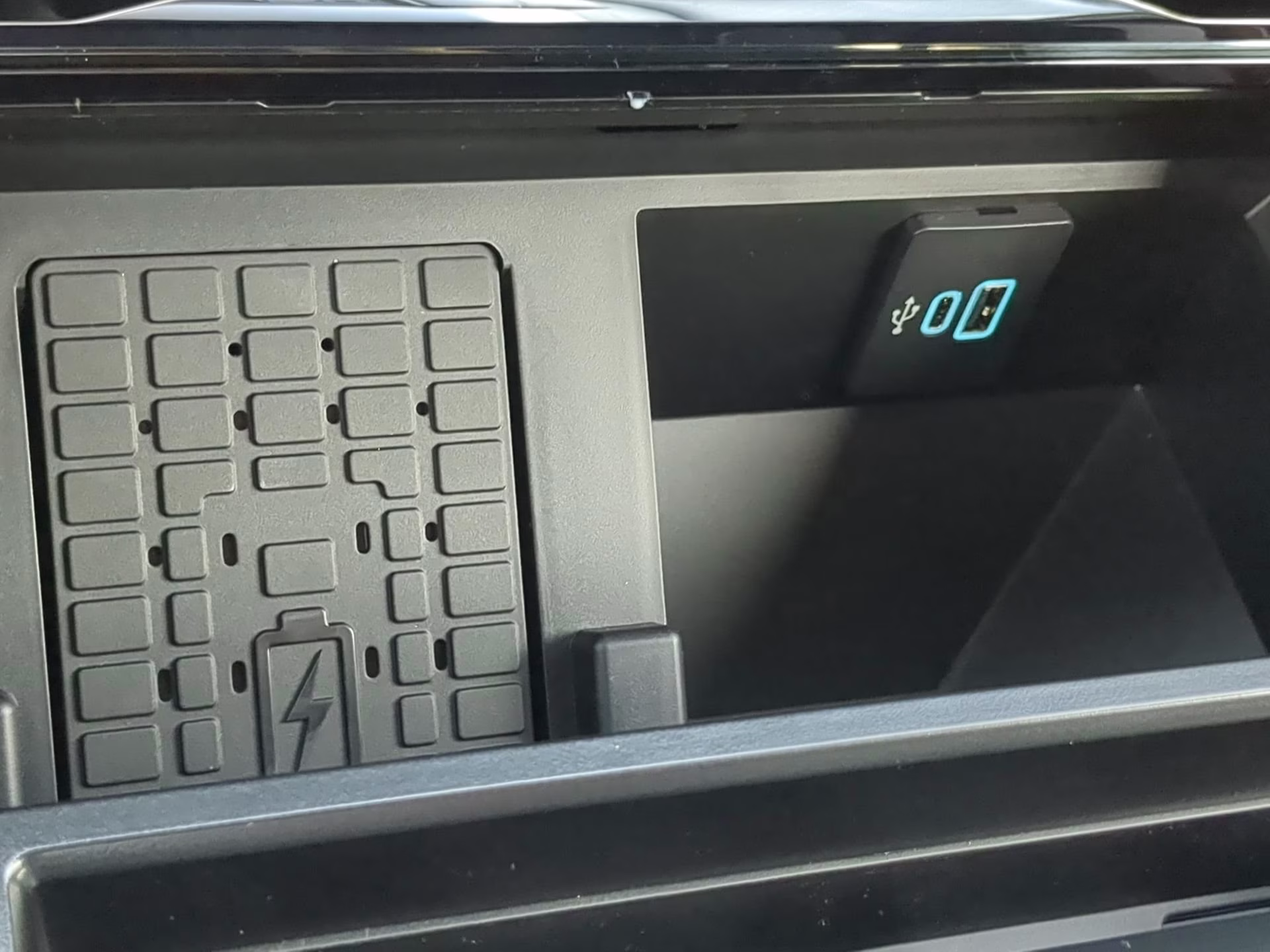 2026 Avalanche Ford Super Duty F-250 SRW LARIAT Crew Cab Pickup 4X4 Truck