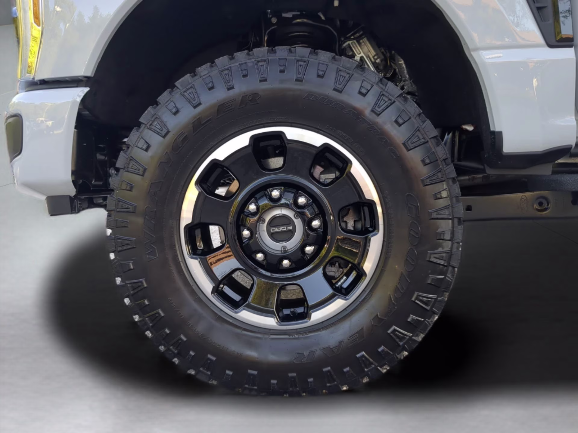 2026 Avalanche Ford Super Duty F-250 SRW LARIAT Crew Cab Pickup 4X4 Truck