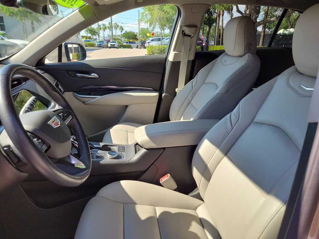 2023 Latte Metallic Cadillac XT4 FWD Luxury FWD SUV