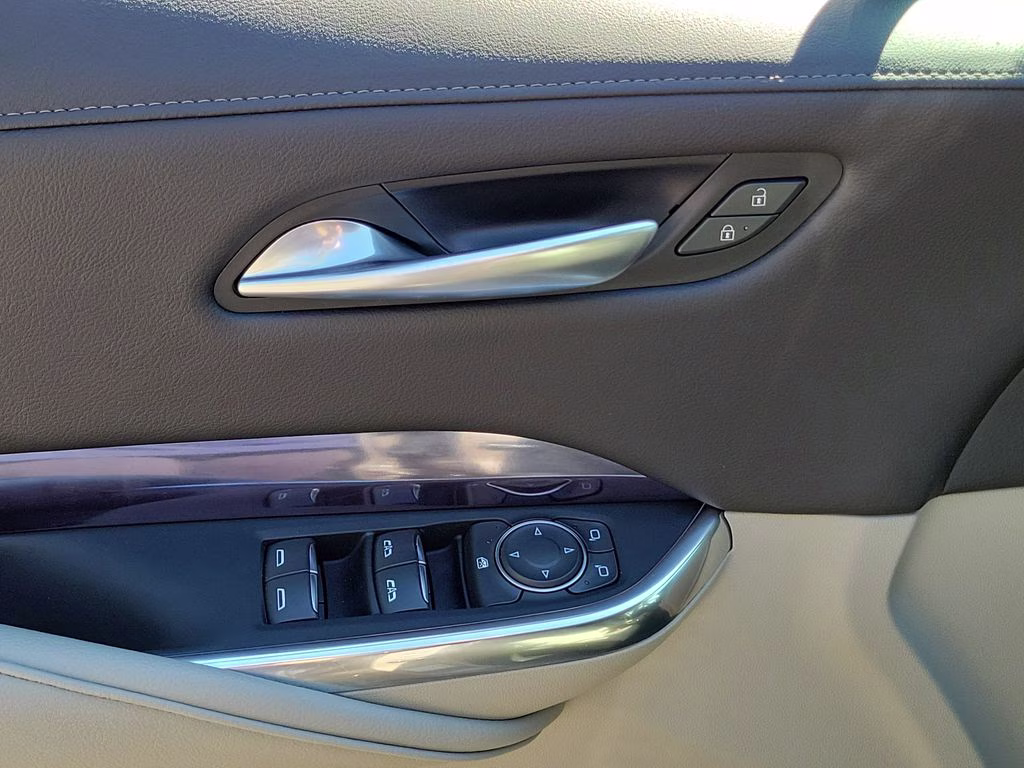 2023 Latte Metallic Cadillac XT4 FWD Luxury FWD SUV