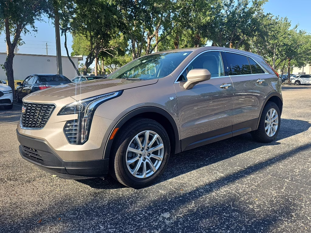 2023 Latte Metallic Cadillac XT4 FWD Luxury FWD SUV