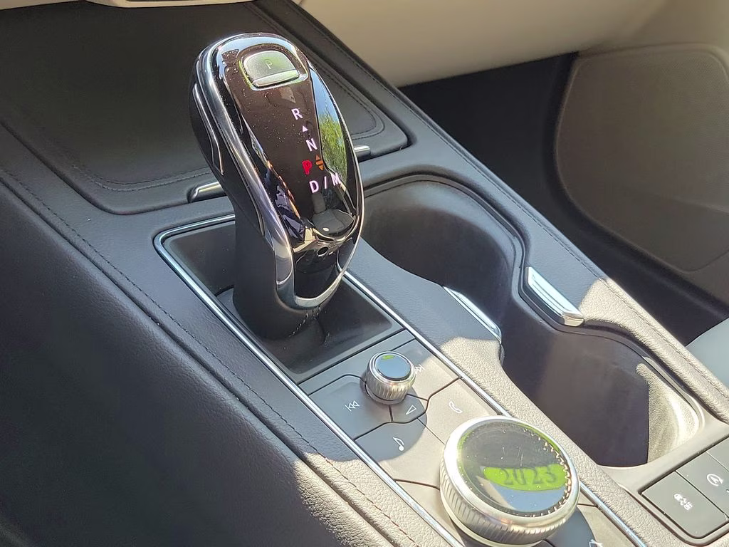 2023 Latte Metallic Cadillac XT4 FWD Luxury FWD SUV