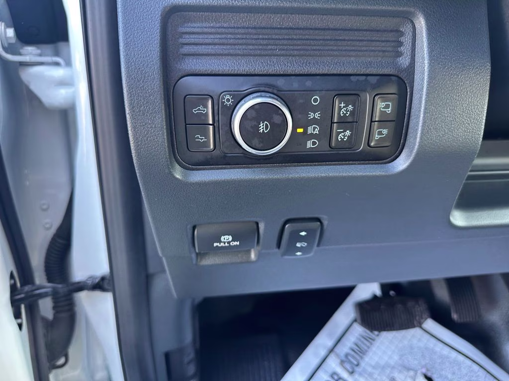 2025 White Metallic Ford Super Duty F-350 SRW Platinum 4X4 Truck