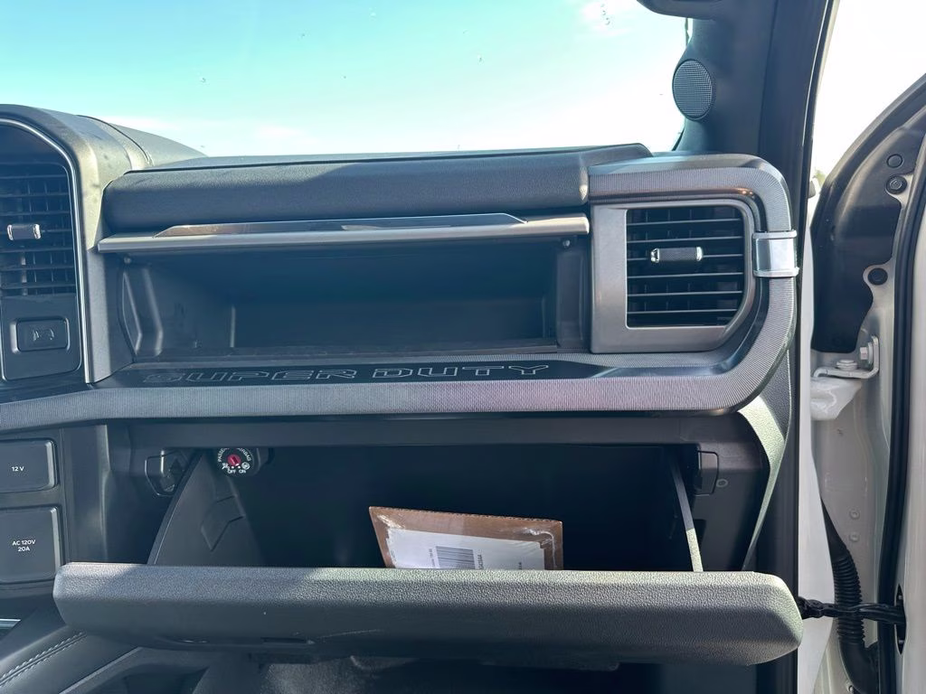 2025 White Metallic Ford Super Duty F-350 SRW Platinum 4X4 Truck