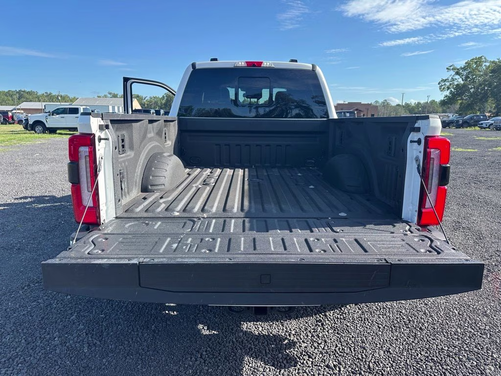 2025 White Metallic Ford Super Duty F-350 SRW Platinum 4X4 Truck